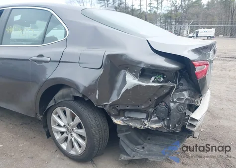 2020 Toyota Camry Le Awd z USA, uszkodzony, nr VIN 4T1L11BK1LU009023